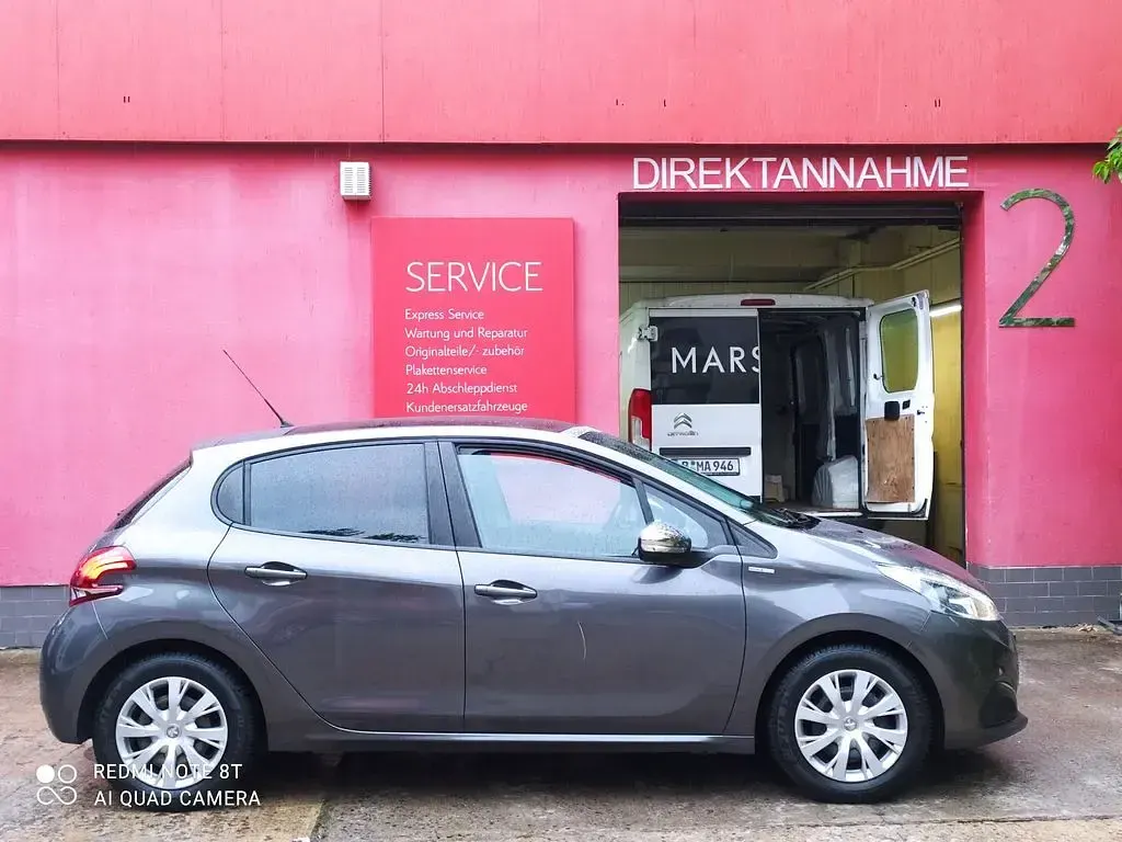 Gebraucht Peugeot 208 Style 82 PS (60 kW) 2018 Grau Kleinwagen