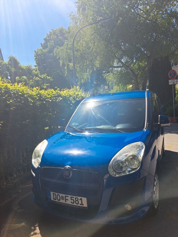 Blau Gebraucht 2012 Fiat Doblò Pop Van / Kleinbus | 4.500 € (Guter Preis) - Bild 1/4