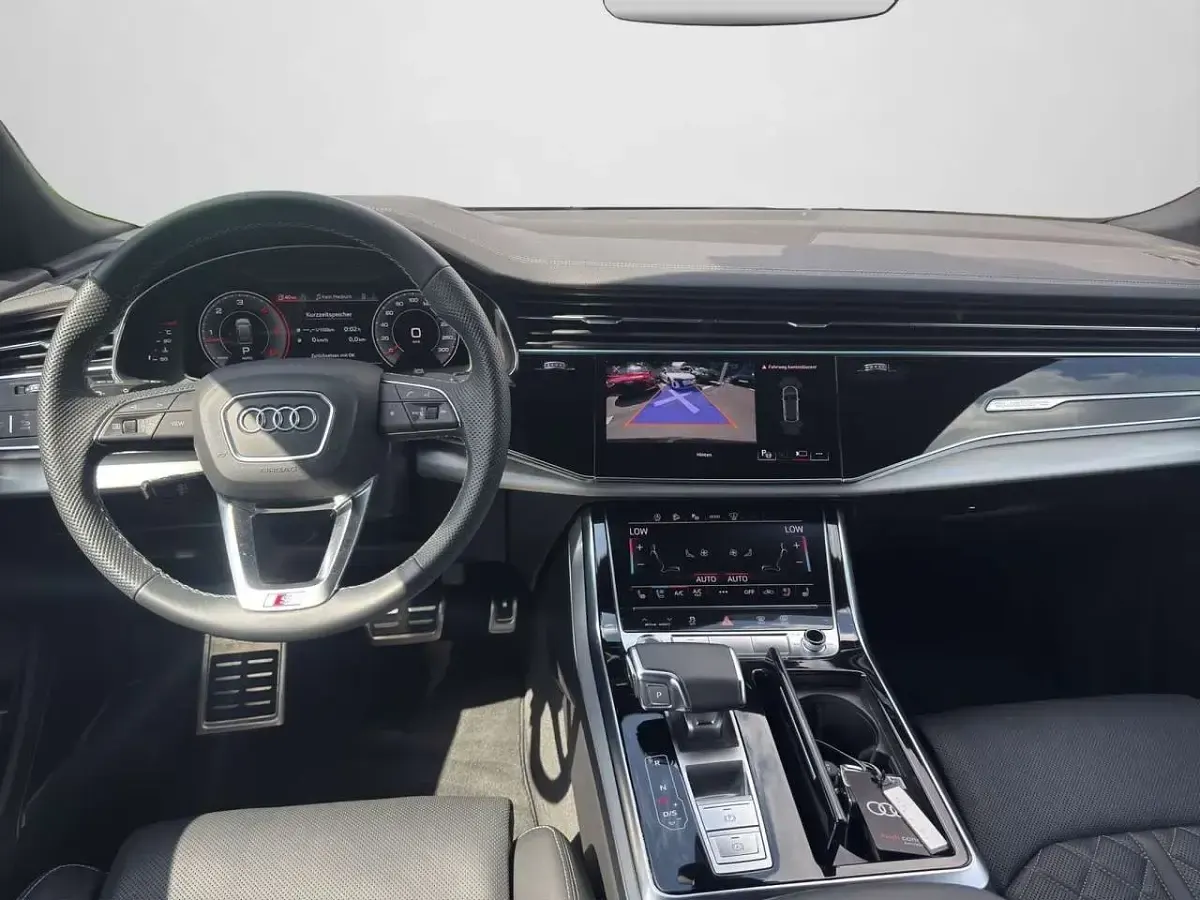 Gebraucht Audi Q8 S-Line 286 PS (210 kW) 2024 Daytonagrau perleffekt SUV