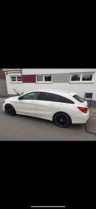 Weiß Gebraucht 2015 Mercedes CLA200 Shooting Brake Kombi | 11.990 € (Superpreis) - Bild 1/4