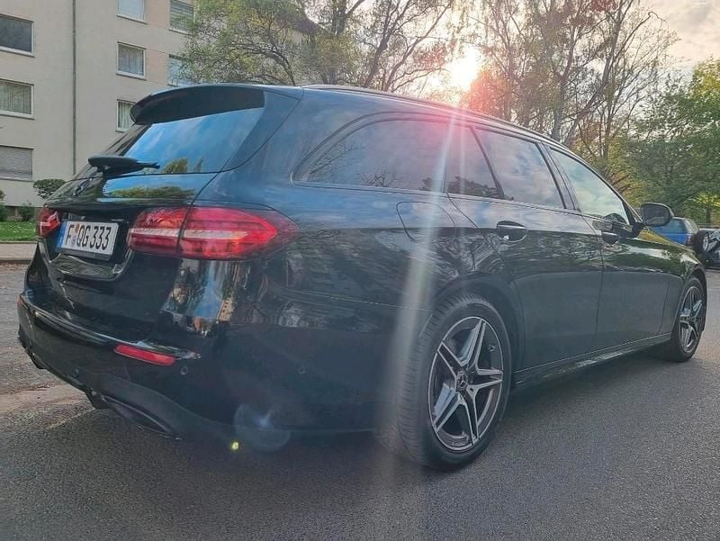 Gebraucht Mercedes E220 AMG line 194 PS (142 kW) 2023 Schwarz Kombi