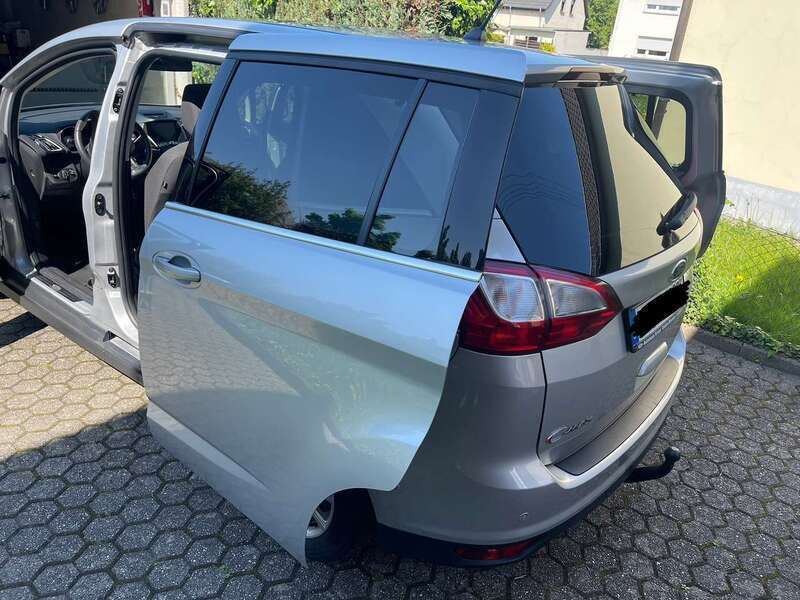 Silber Gebraucht 2018 Ford Grand C-Max Titanium Van / Kleinbus | 10.500 € (Guter Preis) - Bild 1/4