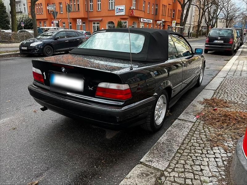 Gebraucht BMW 318 Cabriolet 115 PS (84 kW) 1998 Schwarz Cabrio