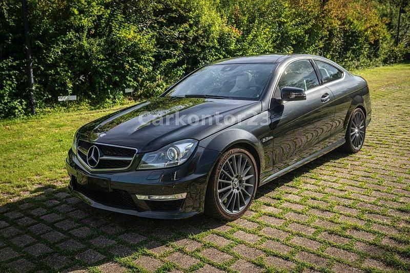 Schwarz Gebraucht 2011 Mercedes C63 AMG AMG Coupé | 56.900 € (Teuer) - Bild 1/4