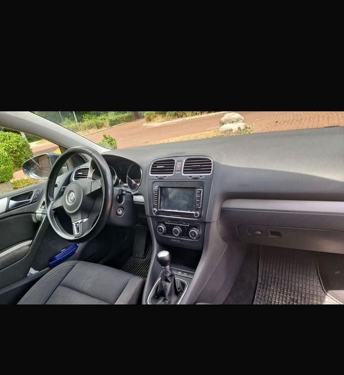 Gebraucht VW Golf VI Team 105 PS (77 kW) 2010 Blau Kleinwagen