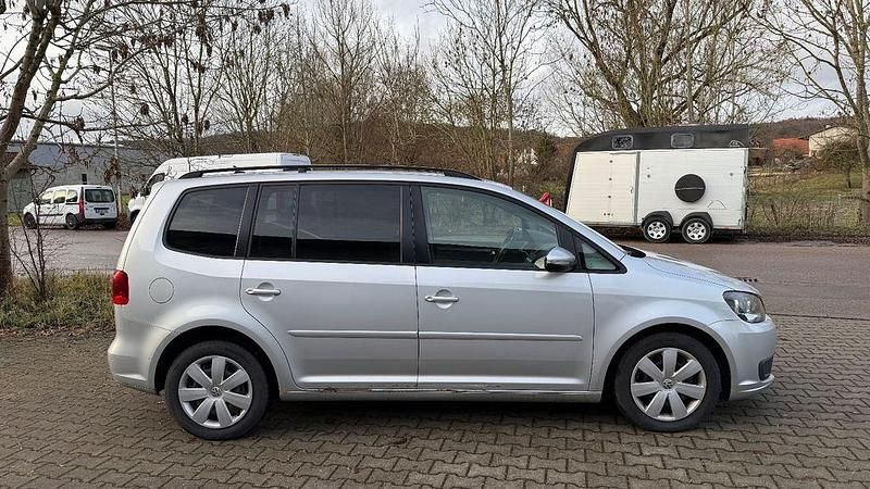 Gebraucht VW Touran Comfortline 140 PS (102 kW) 2013 Silber Van / Kleinbus