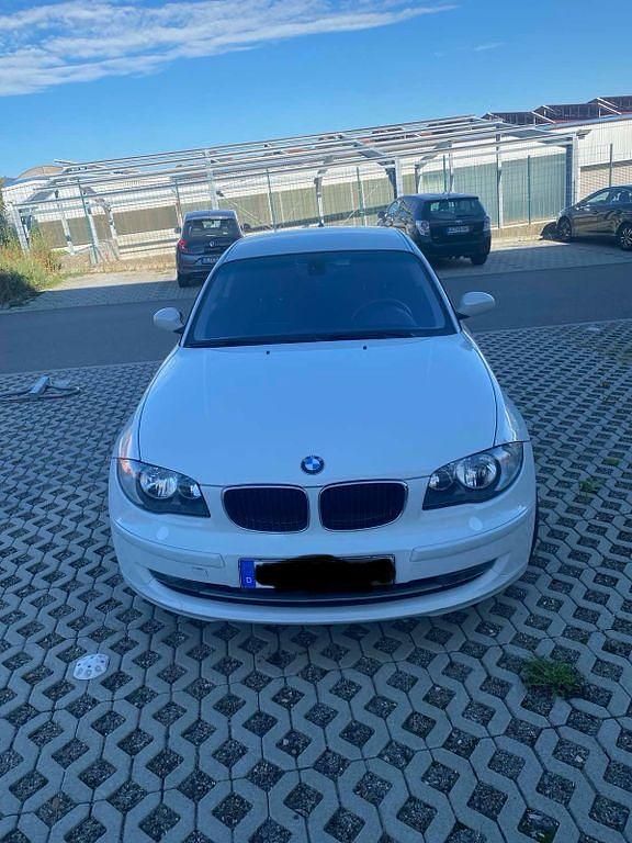 Weiß Gebraucht 2008 BMW 116 Kleinwagen | 3.800 € (Fairer Preis) - Bild 1/4