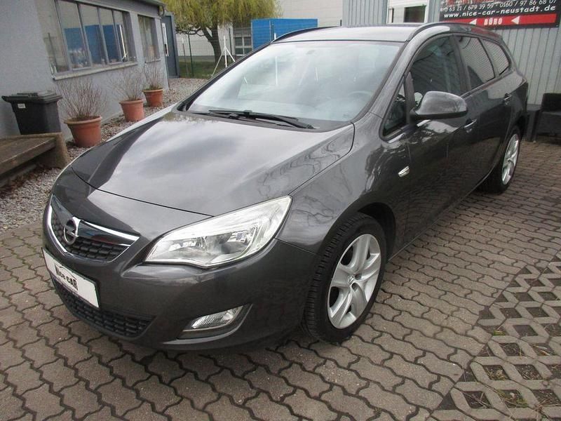 Gebraucht Opel Astra Design Edition 101 PS (74 kW) 2011 Grau Kombi