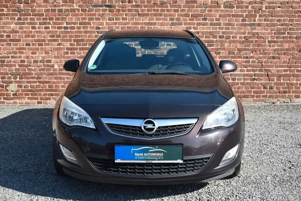 Używany Opel Astra 140 KM (102 kW) 2012 Brązowy Kombi