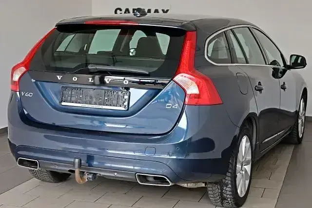 Gebraucht Volvo V60 Momentum 181 PS (133 kW) 2015 Blau Kombi