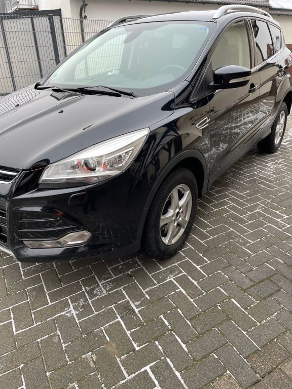 Gebraucht Ford Kuga Titanium 163 PS (119 kW) 2014 Schwarz SUV