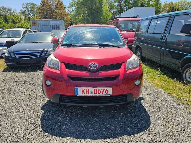 Rot Gebraucht 2009 Toyota Urban Cruiser SUV | 3.150 € (Superpreis) - Bild 1/4