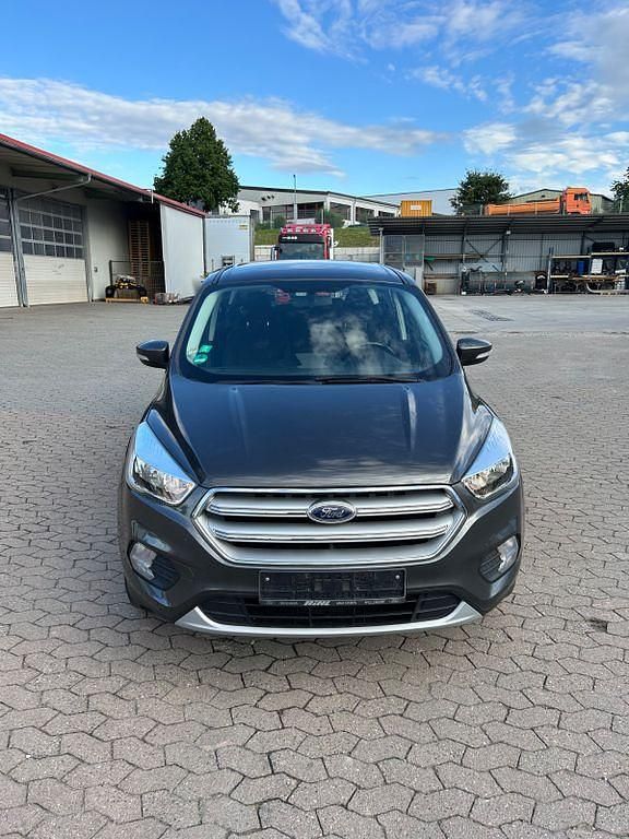 Grau Gebraucht 2018 Ford Kuga ST-Line SUV | 10.300 € (Guter Preis) - Bild 1/4