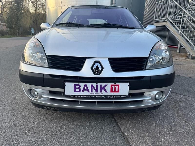 Gebraucht Renault Clio II Privilege 98 PS (72 kW) 2005 Silber Limousine