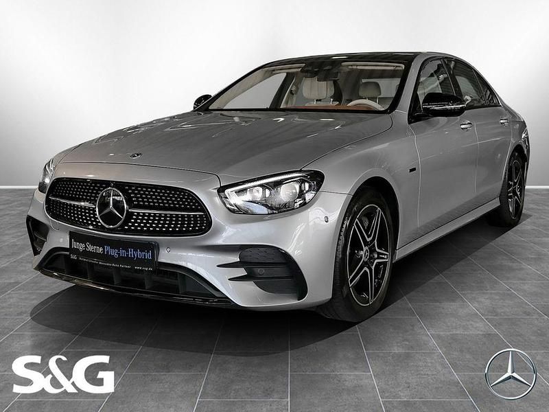 Silber Gebraucht 2021 Mercedes E300 AMG Limousine | 45.890 € - Bild 1/4