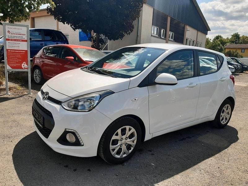 Weiß Gebraucht 2016 Hyundai i10 Kleinwagen | 5.999 € (Etwas zu teuer) - Bild 1/4