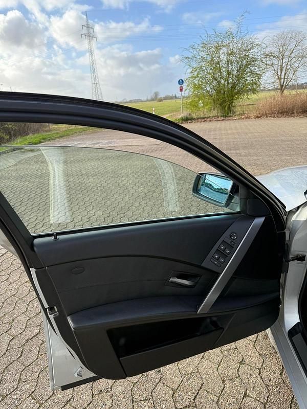 Gebraucht BMW 523 Advantage 177 PS (130 kW) 2005 Silber Limousine