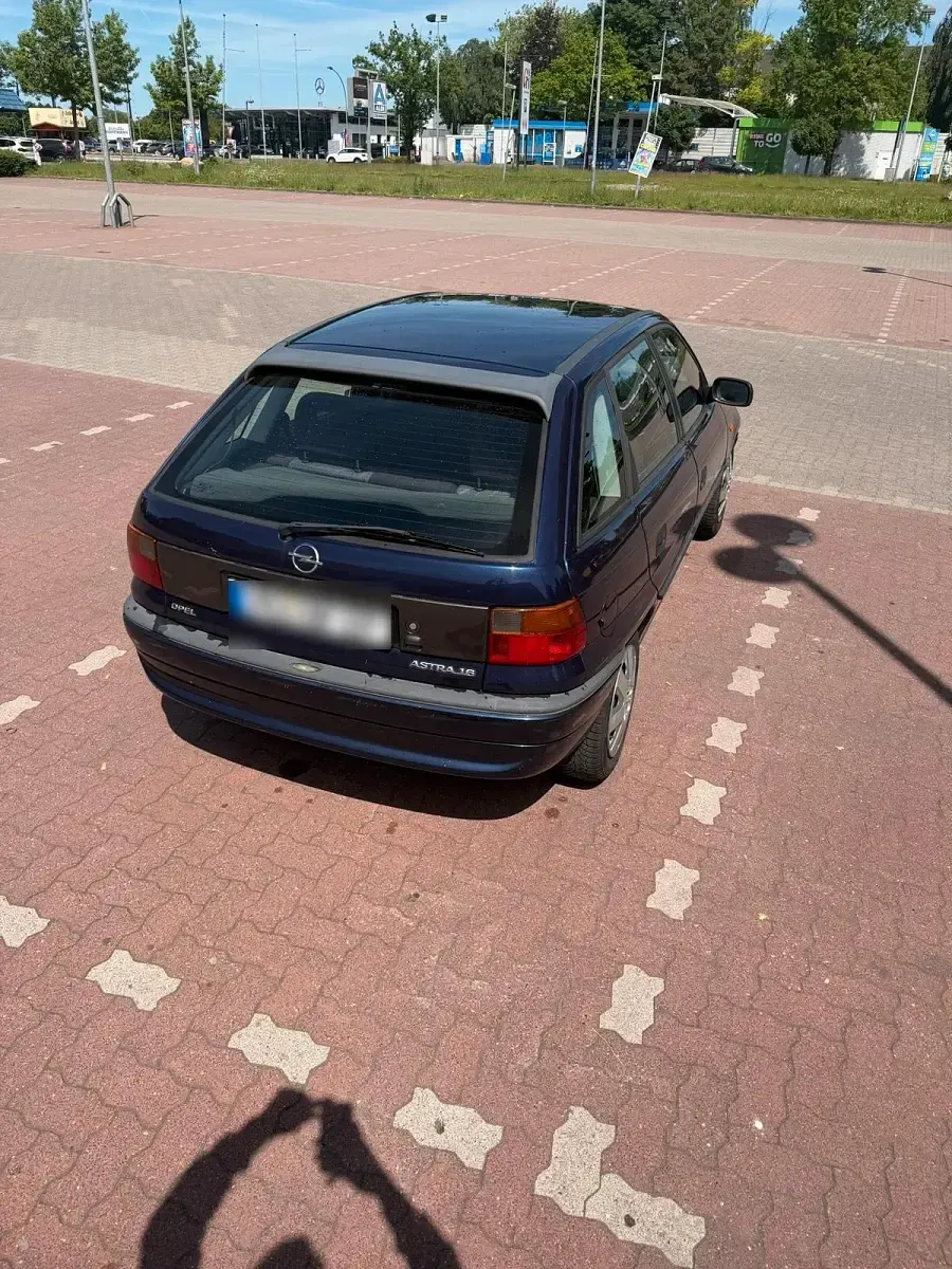 Gebraucht Opel Astra 75 PS (55 kW) 1997 Blau Limousine