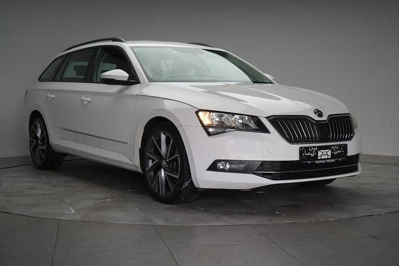 Gebraucht Skoda Superb Active 150 PS (110 kW) 2019 Candy white Kombi