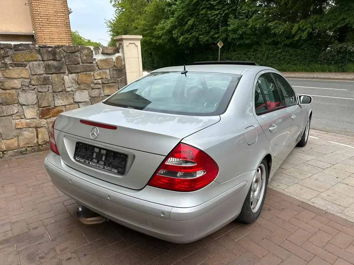 Second-hand Mercedes E200 163 CP (119 kW) 2003 Gri Berlinǎ