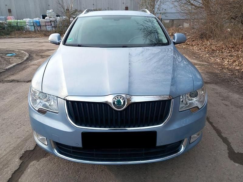 Gebraucht Skoda Superb Elegance 125 PS (91 kW) 2012 Blau Kombi