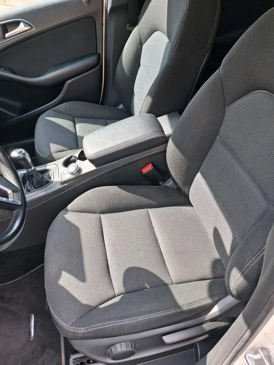 Gebraucht Mercedes B180 122 PS (89 kW) 2013 Weiß Kleinwagen