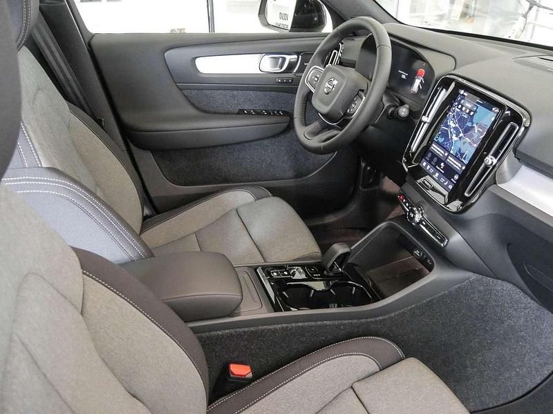 Gebraucht Volvo XC40 Plus 163 PS (119 kW) 2026 Grau SUV