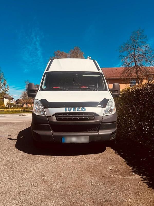 Second-hand Iveco Daily 146 CP (107 kW) 2014 Monovolum