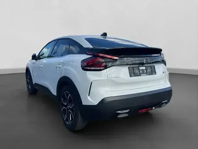 Używany Citroën e-C4 Shine 100 kW (136 KM) 2023 Biały Sedan/Limuzyna