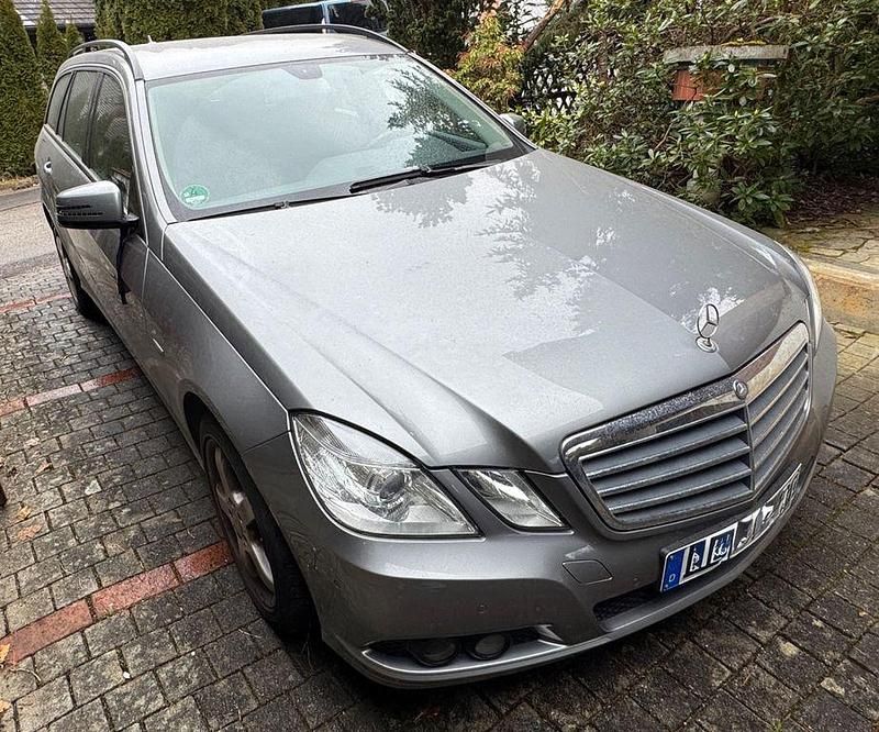 Gebraucht Mercedes E220 170 PS (125 kW) 2010 Silber Limousine