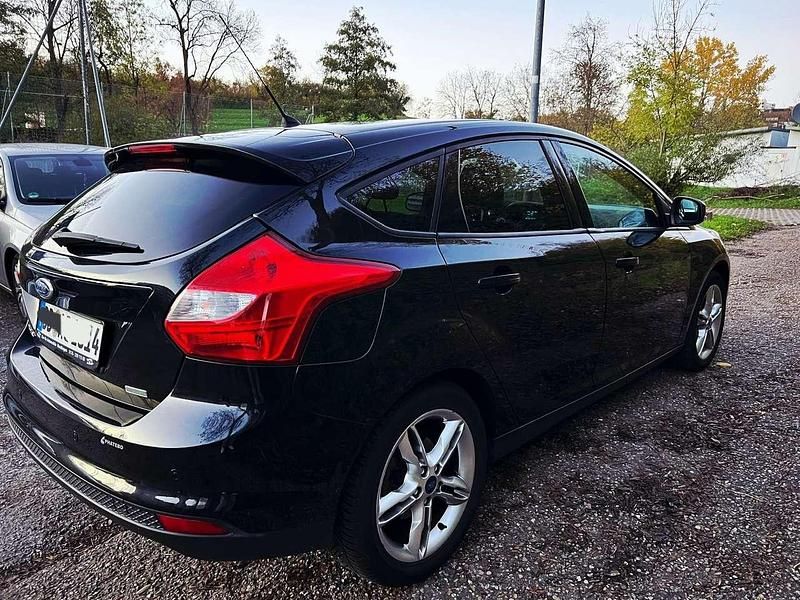 Gebraucht Ford Focus 125 PS (91 kW) 2014 Schwarz Limousine