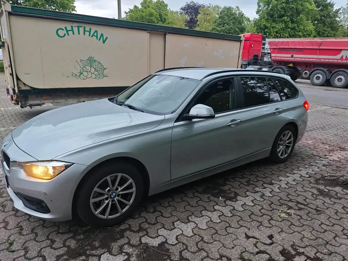 Gebraucht BMW 318 150 PS (110 kW) 2016 Silber Kombi