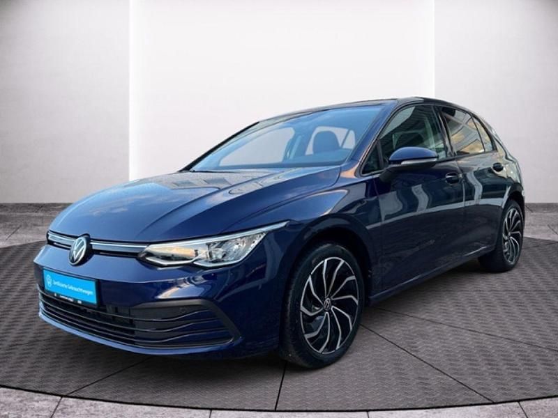 Gebraucht VW Golf VIII Life 116 PS (85 kW) 2020 Atlantic blue (metallic) Limousine