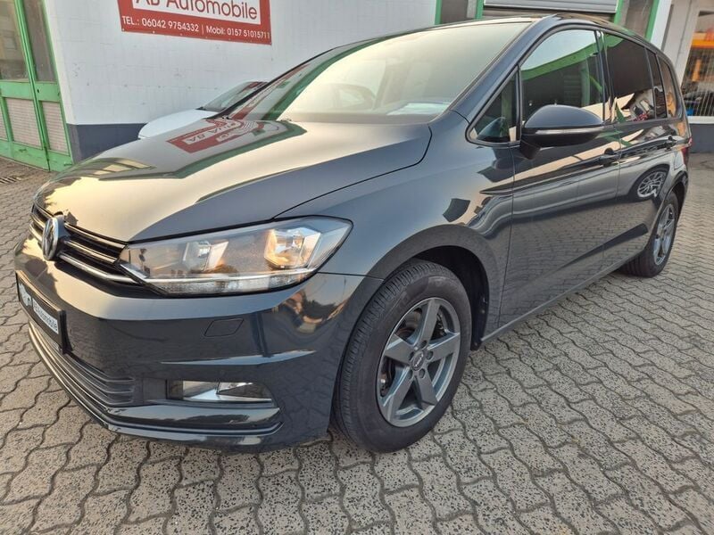 Grau Gebraucht 2017 VW Touran Trendline Van / Kleinbus | 15.700 € (Fairer Preis) - Bild 1/4