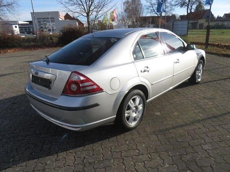 Gebraucht Ford Mondeo Ghia 125 PS (91 kW) 2006 Kristallsilber metallic Limousine