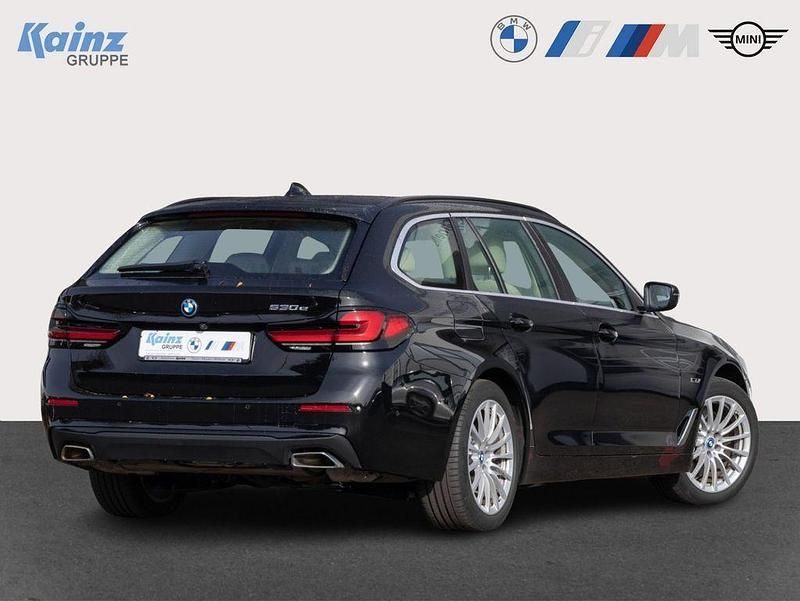Gebraucht BMW 530e Sport Line 292 PS (214 kW) 2022 Schwarz Kombi