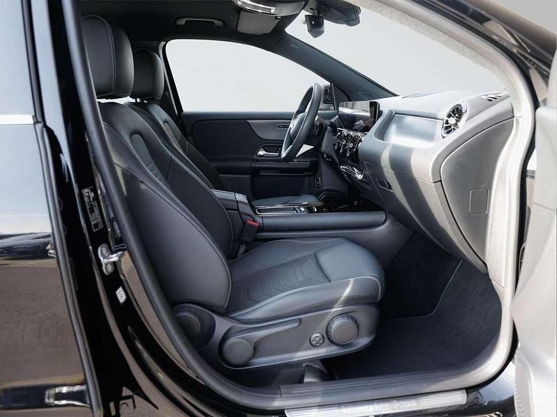 Gebraucht Mercedes GLA200 163 PS (119 kW) 2024 Schwarz SUV