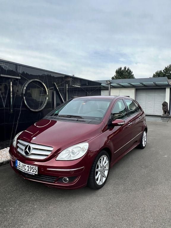 Rot Gebraucht 2006 Mercedes B200 Van / Kleinbus | 3.000 € (Superpreis) - Bild 1/4