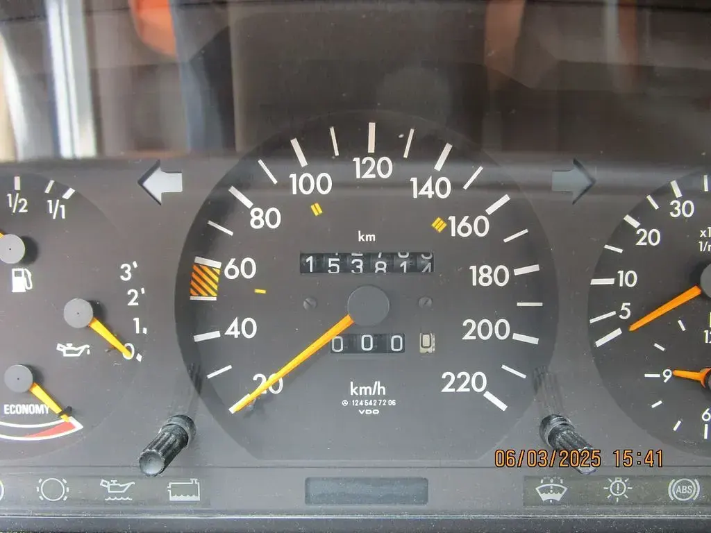 Second-hand Mercedes E200 118 CP (86 kW) 1990 Albastru Berlinǎ