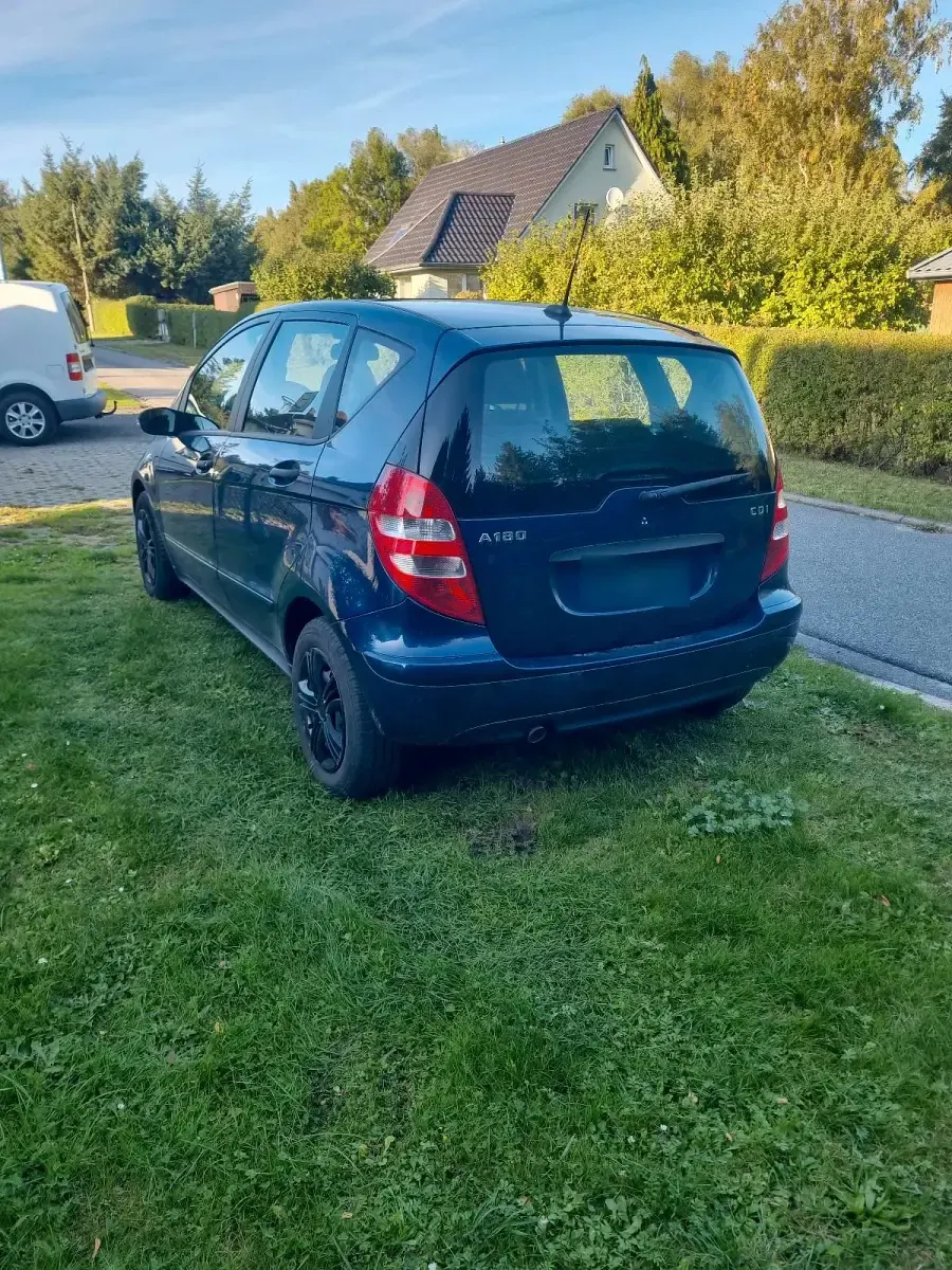 Gebraucht Mercedes A180 109 PS (80 kW) 2009 Blau Kleinwagen