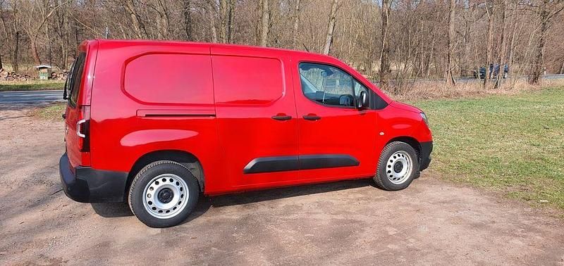 Second-hand Opel Combo Selection 102 CP (75 kW) 2019 Roșu Monovolum