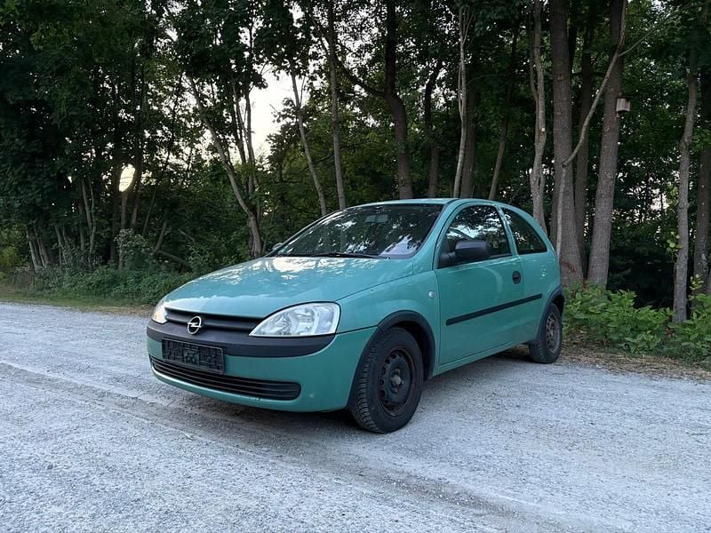 Grün Gebraucht 2001 Opel Corsa Kleinwagen | 250 € (Superpreis) - Bild 1/4
