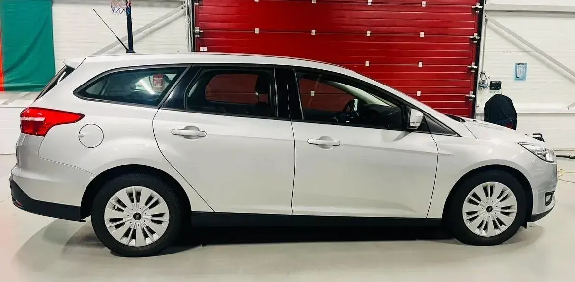 Gebraucht Ford Focus 101 PS (74 kW) 2016 Silber Kombi