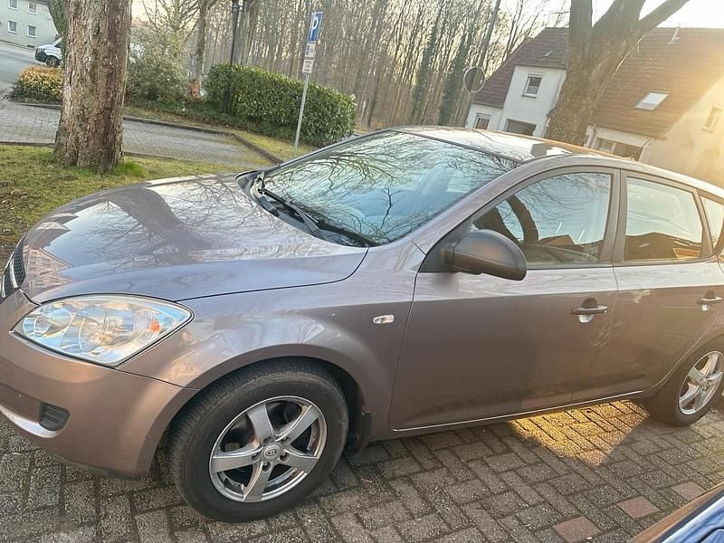 Second-hand Kia Ceed 122 CP (89 kW) 2010 Maro Hatchback