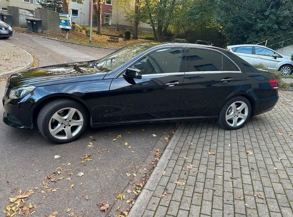 Gebraucht Mercedes E250 204 PS (150 kW) 2015 Schwarz Limousine