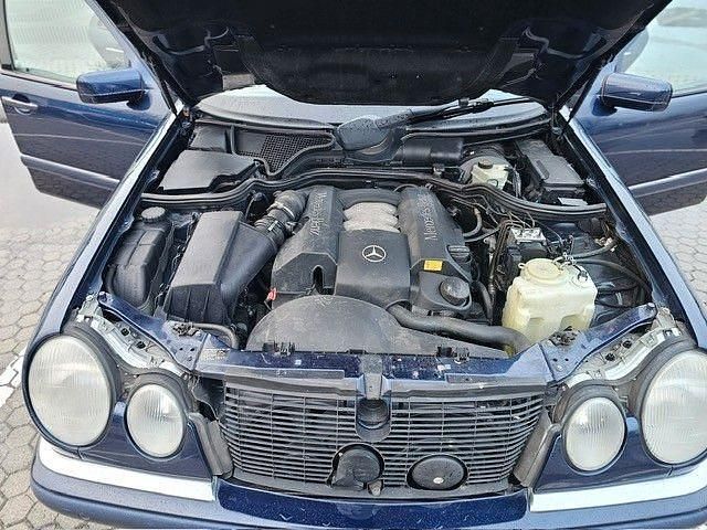 Blau Gebraucht 1998 Mercedes E240 Limousine | 2.100 € (Fairer Preis) - Bild 1/4