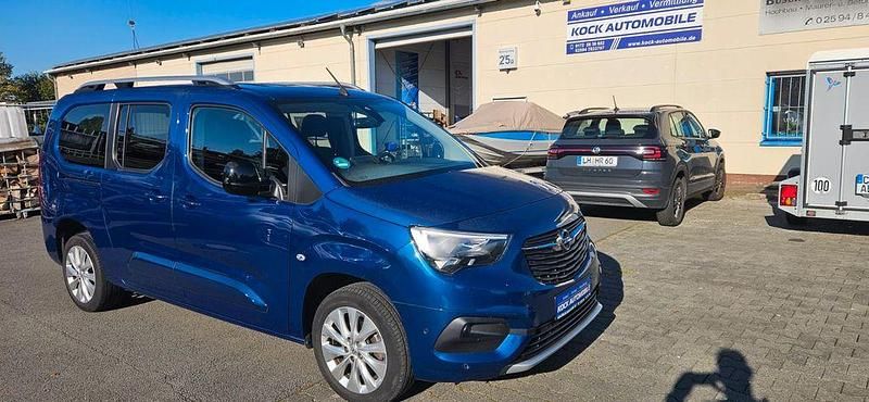 Blau Gebraucht 2022 Opel Combo Life Ultimate Van / Kleinbus | 18.777 € (Fairer Preis) - Bild 1/4