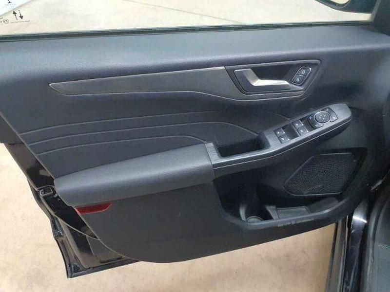 Gebraucht Ford Kuga Titanium 120 PS (88 kW) 2023 Agate black metallic SUV