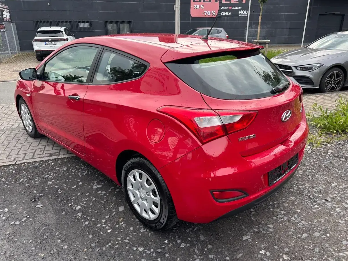 Gebraucht Hyundai Coupé Edition 99 PS (72 kW) 2013 Rot Coupé