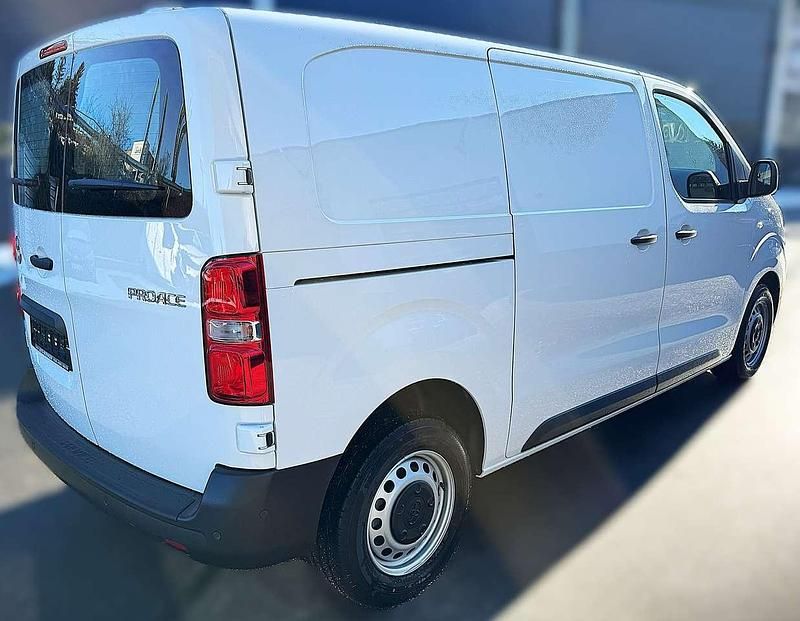 Gebraucht Toyota Proace 144 PS (105 kW) 2024 Ice white Van / Kleinbus